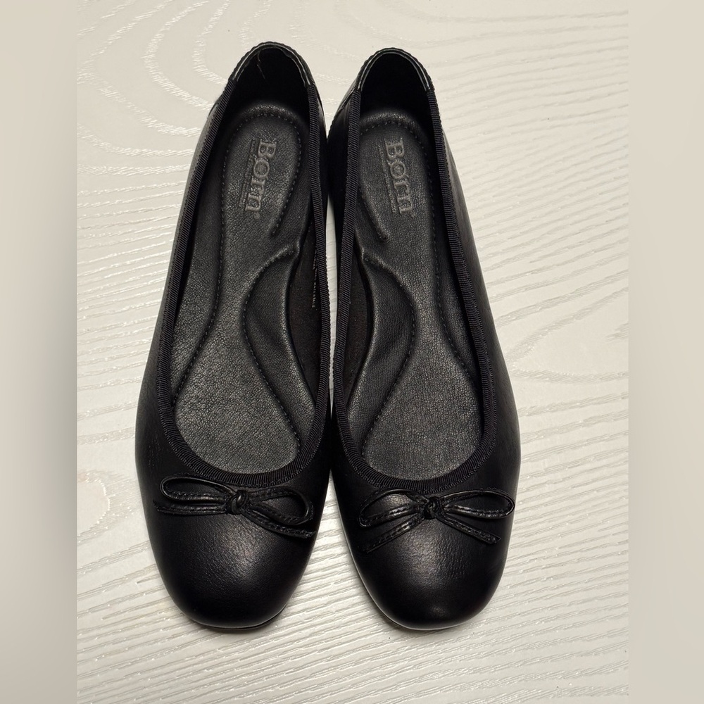 Born Women's Classic Black Leather Flats
